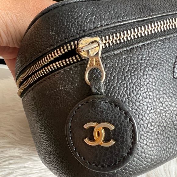 CHANEL Caviar Skin Vanity Cosmetic Pouch Hand Bag Black CC Authentic - Picture 2 of 12